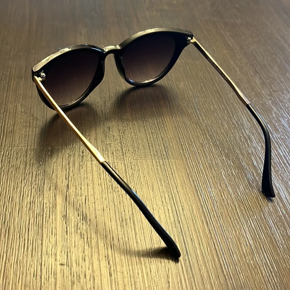 Black and gold cat eye sunglasses - Picture 6 of 6